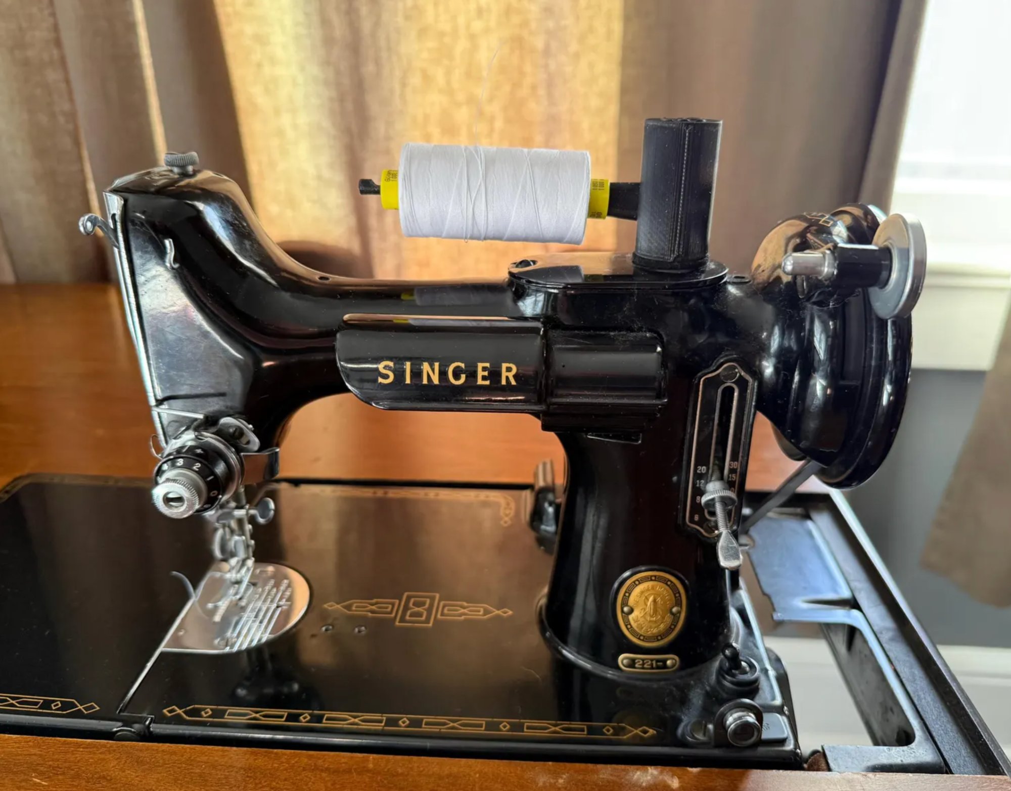 Singer Featherweight Horizontal Thread Spool Holder